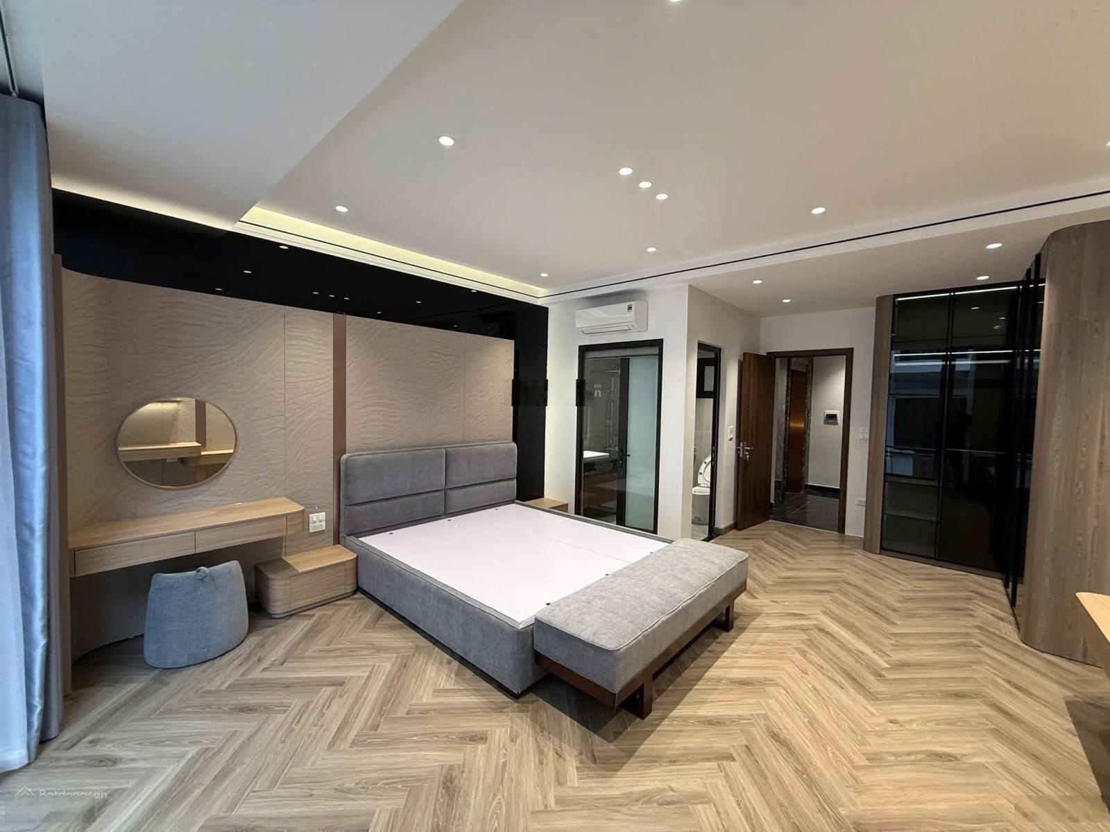 Nhà Đội Cấn ô tô vào nhà 7tầng thang máy tặng nội thất 55m2 24,7 tỷ