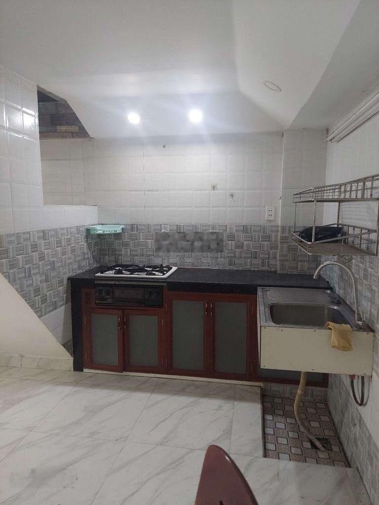 3 máy lạnh gần nhà ga T3 - Etown - 3 tầng sân thượng gồm 3PN - 3WC