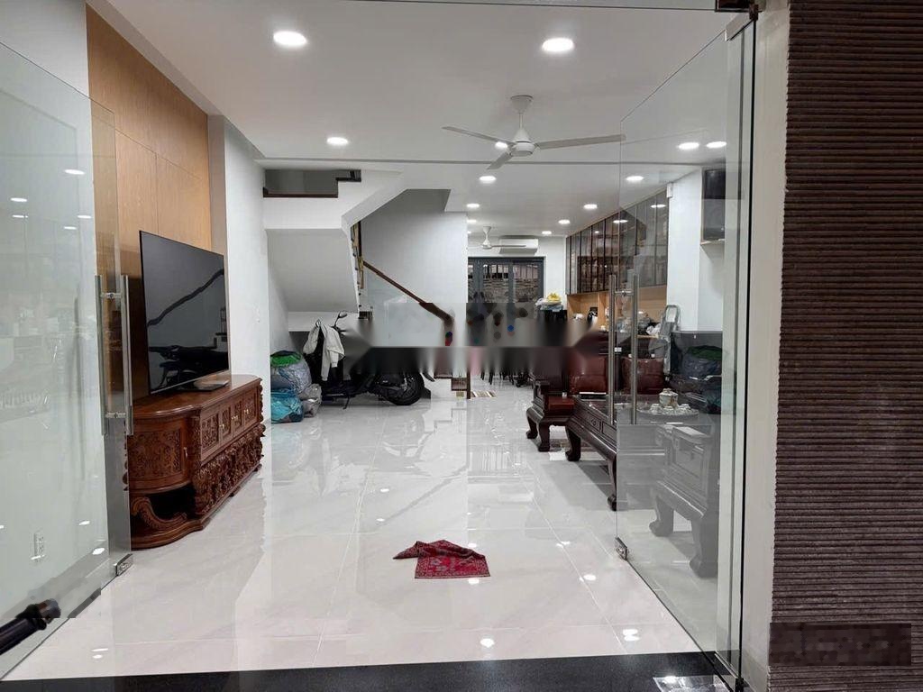 Cho thuê nhà 6x18m 3 lầu đường Tô Hiến Thành, Phường 13, Quận 10