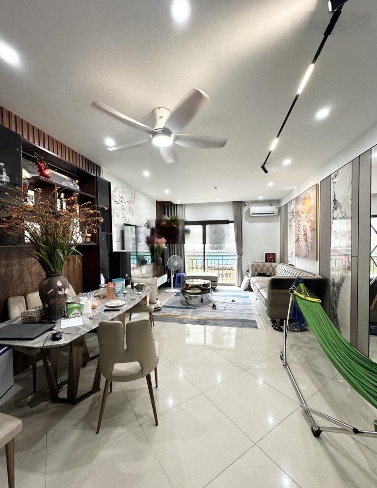 Phố hoàng quốc việt 70m x 4t - ô tô, kd - 20m ra phố - giá rẻ 23.9 tỷ.