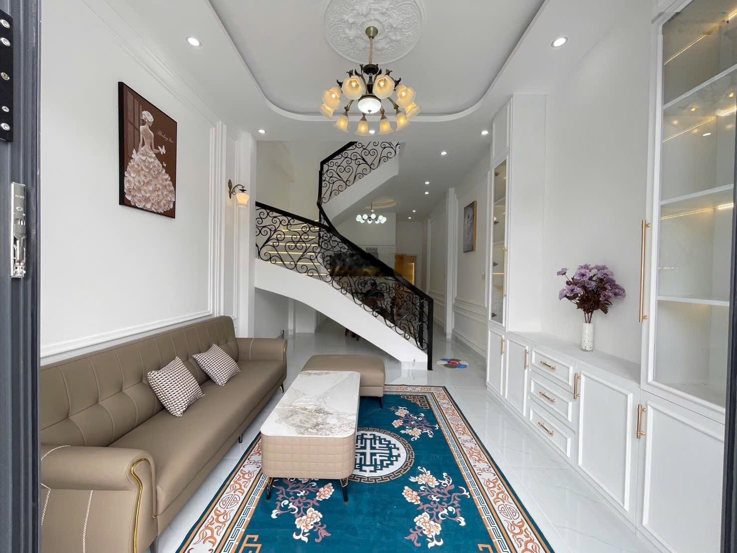 Nhà Tân Cổ Điển cách Quảng Trường Mỹ Tho 3km