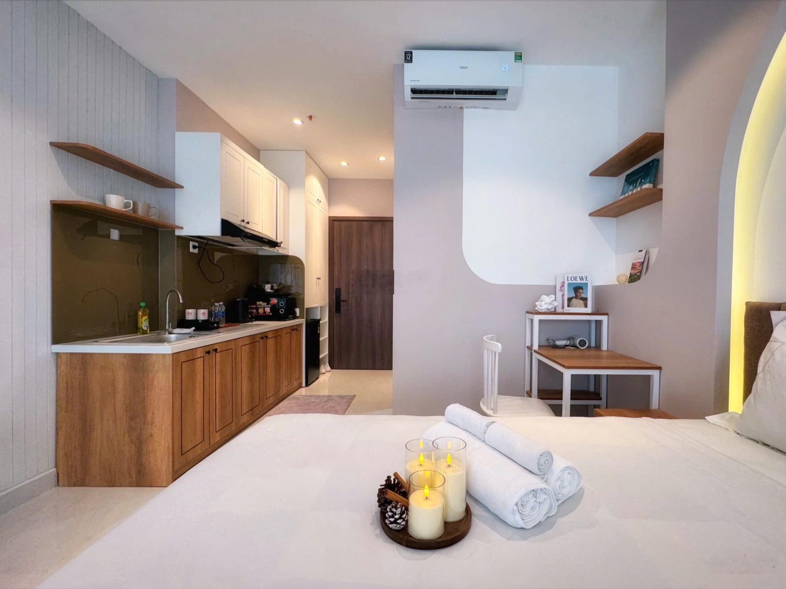 Cho thuê căn hộ Sunrise Riverside thiết kế studio diện tích 40m2 có máy lạnh, màn cửa giá 8 triệu