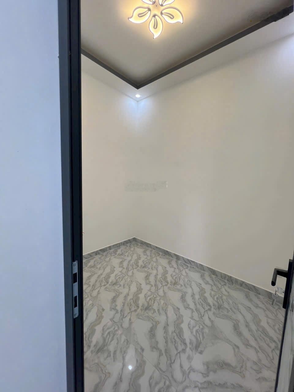 Bán nhà đẹp cách đường chính chỉ 20m - Nguyễn Văn Quỳ - Quận 7