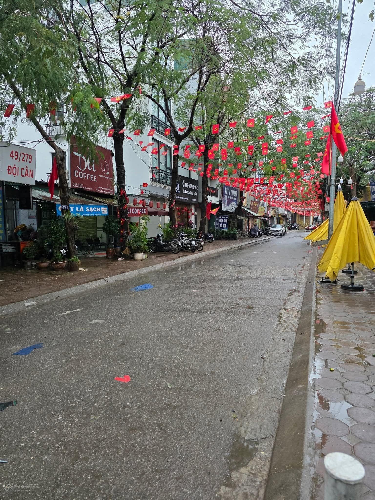 Trung tâm Ba Đình lịch sử - ngõ thông ô tô tránh - vỉa hè rộng - thông tứ tung - sổ đỏ đẹp