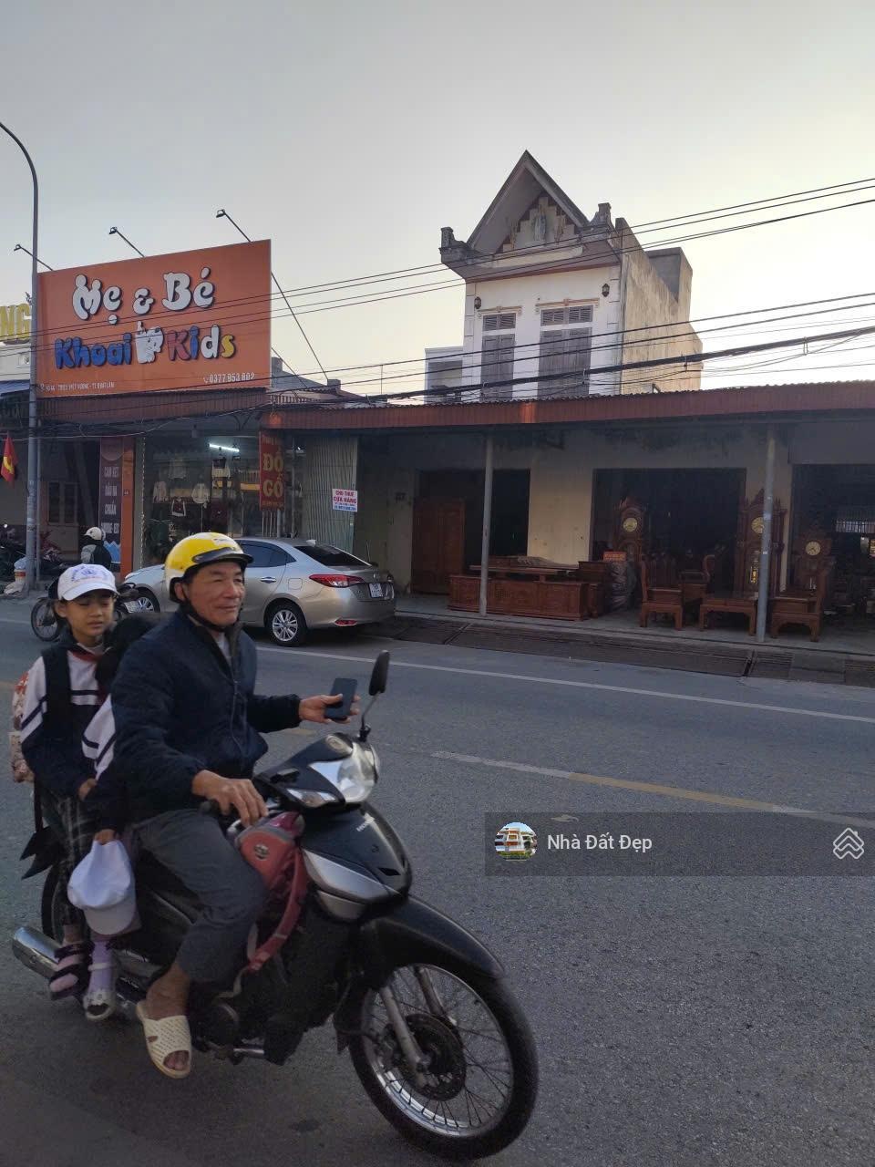 Cần sang nhượng cửa hàng đồ gỗ hoặc cho thuê nhà 460m2, 12x30m có 2 tầng tại TT. Quất Lâm