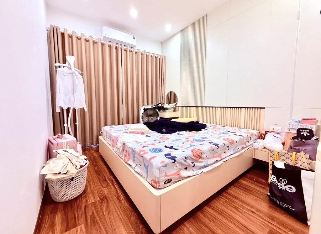 Nguyễn Đức Cảnh có nhà 5 tầng,5 ngủ hai thoáng,vượng khí-40m-Hơn 8 đồng