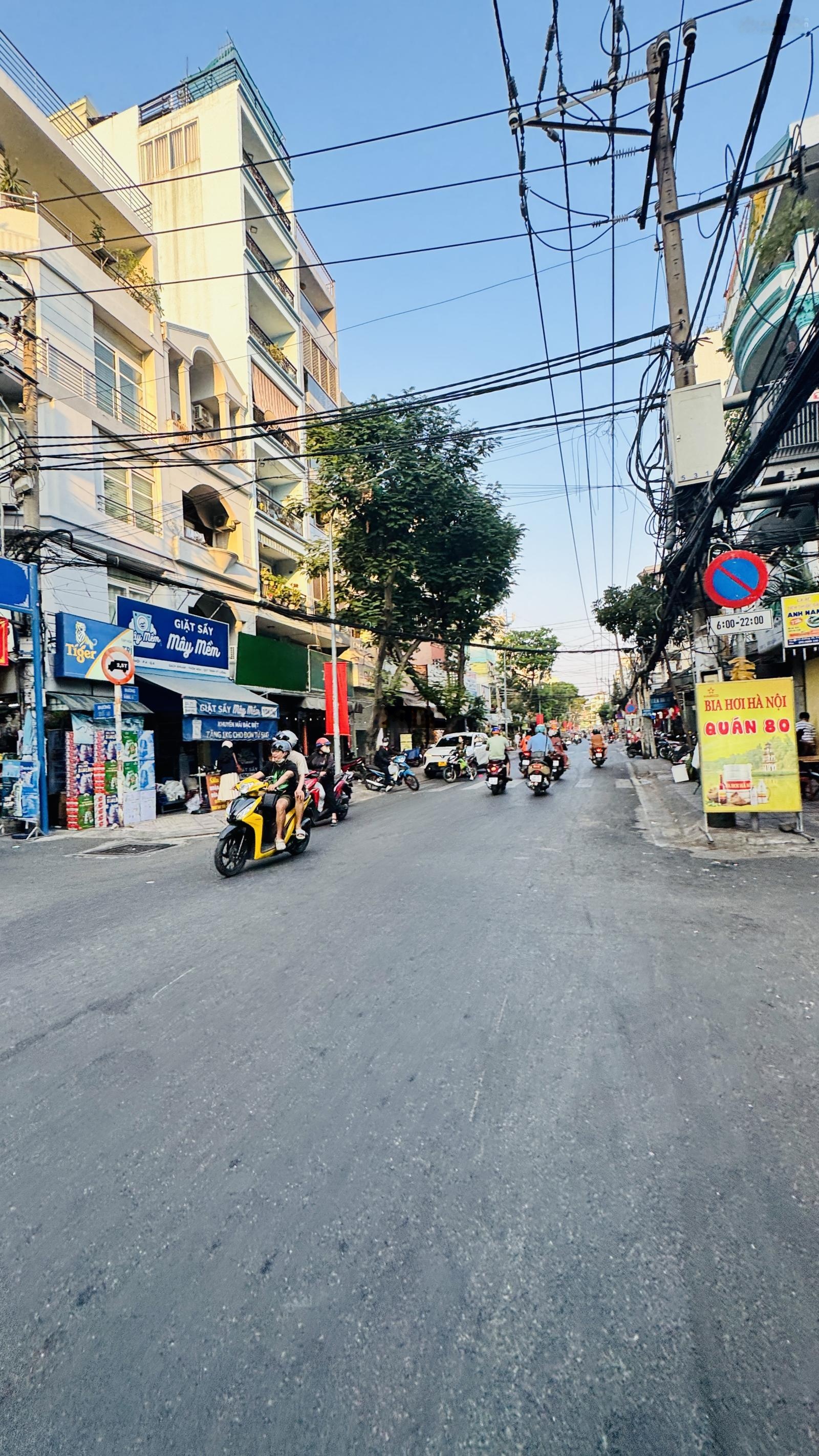 Bán nhà căn góc 2 mặt tiền vĩnh hội quận 4