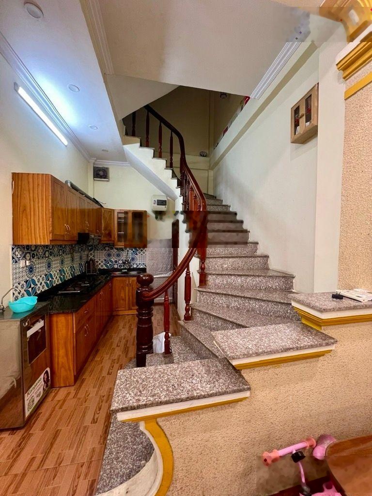 Bán nhà Nguyễn Khang giáp Yên Hoà, Hoa Bằng, 20m ô tô, đi bộ ra phố, 33m2 5T chỉ 9.69 tỷ có TL