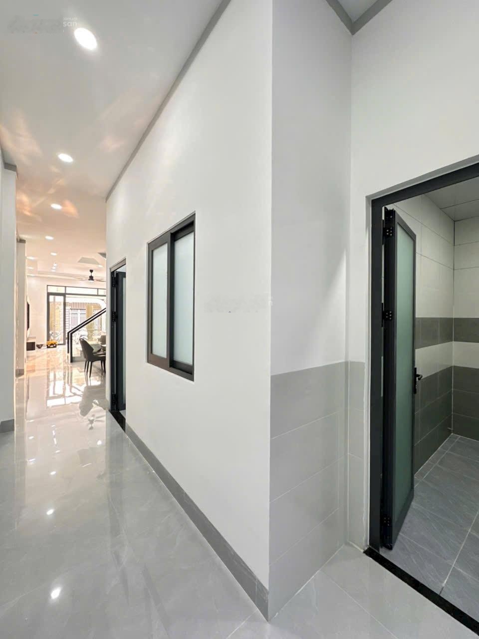 Bán nhà đẹp chợ Phú Thọ, Nguyễn Khuyến - 4.7x24m - 1T1L, 3PN - sổ hồng hoàn công đầy đủ sổ sẵn