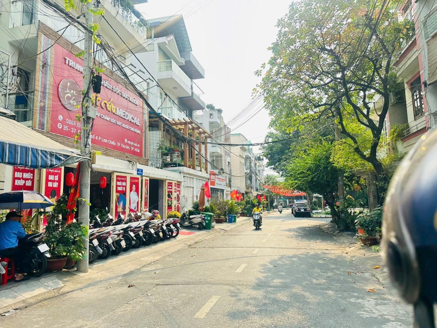 Rẻ nhất himlam linh chiểu nhà mặt tiền 3 tầng - thu nhập 18 triệu/tháng - đối diện công viên