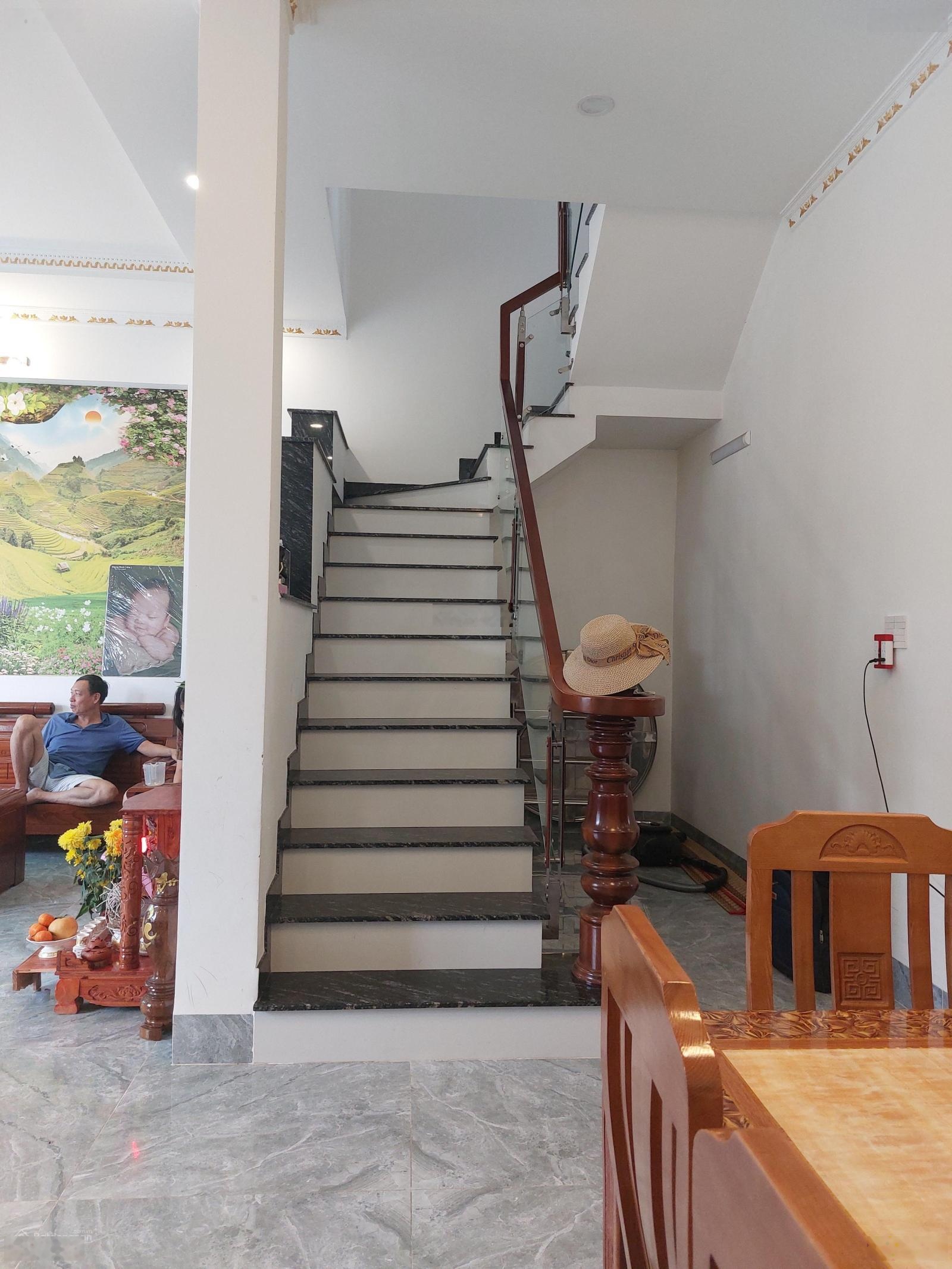 Nhà lầu sân vườn sổ riêng 252m2