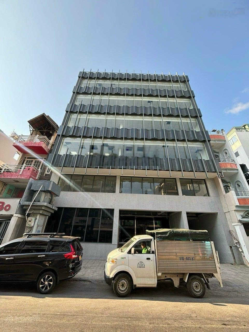 Chính chủ bán nhà mặt tiền số 53 Nguyễn Trãi, Phường 2, Quận 5