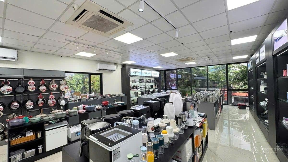 Nhà 7 tầng 140m2 giá 98 tỷ tại mặt phố Lạc Long Quân.