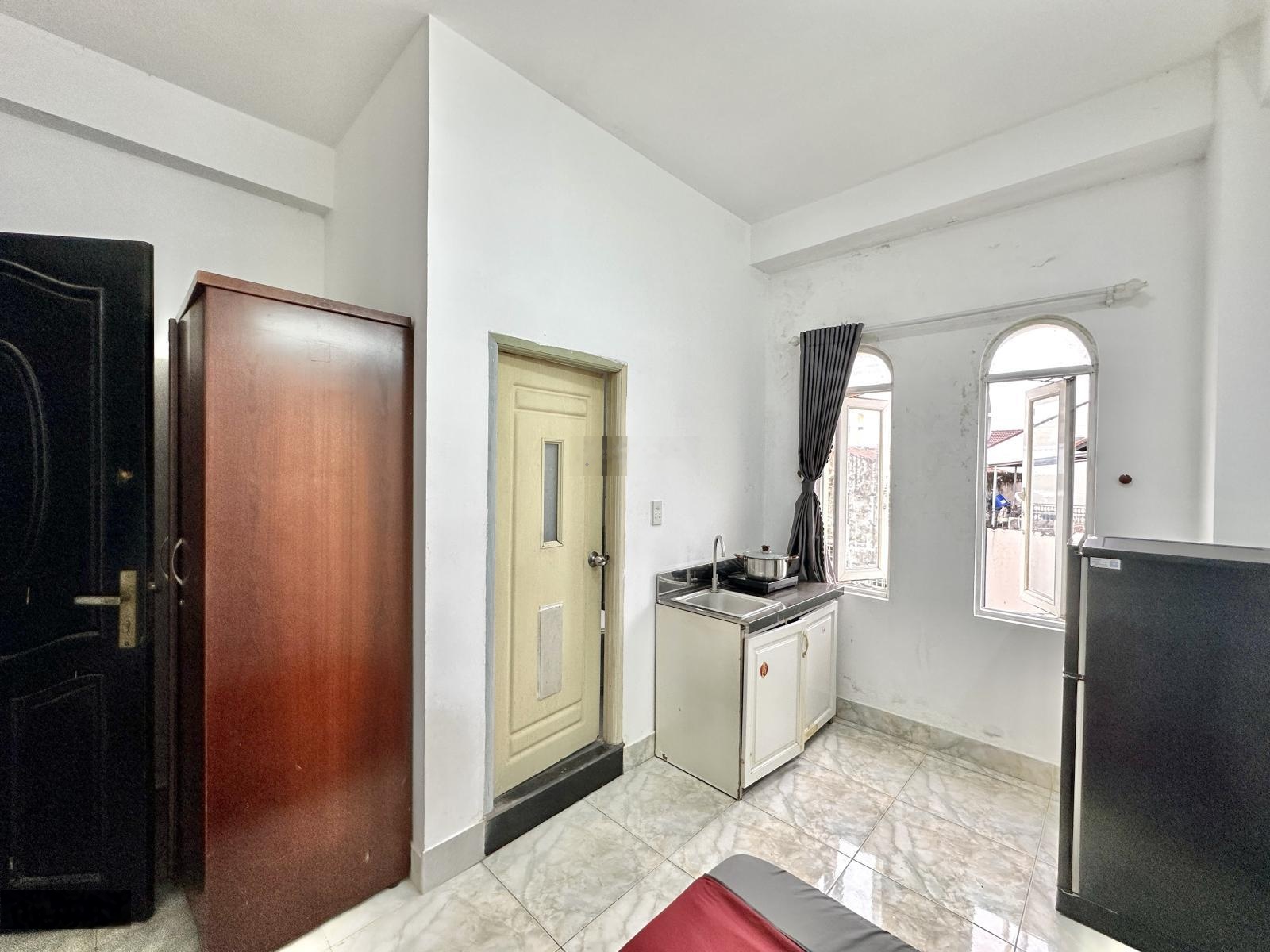 Phòng đẹp giá tốt sổ trời ngay hồ văn huê