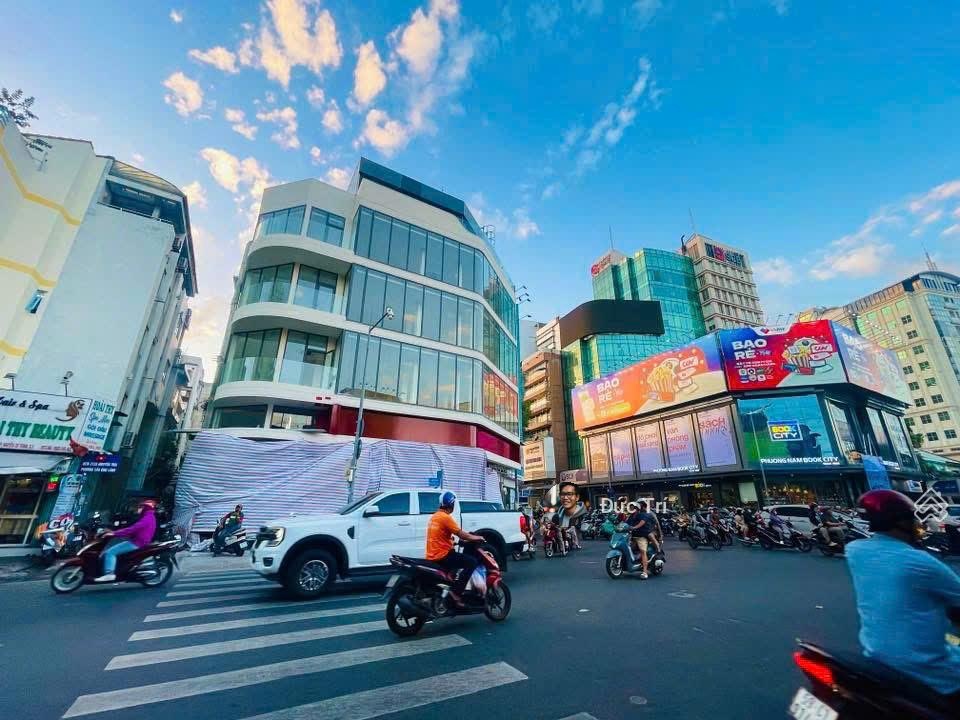Bán tòa nhà góc 3 mặt tiền Nguyễn Trãi, Cống Quỳnh, Q1 |ngang 18m HĐ thuê 722tr/th giá 320 tỷ
