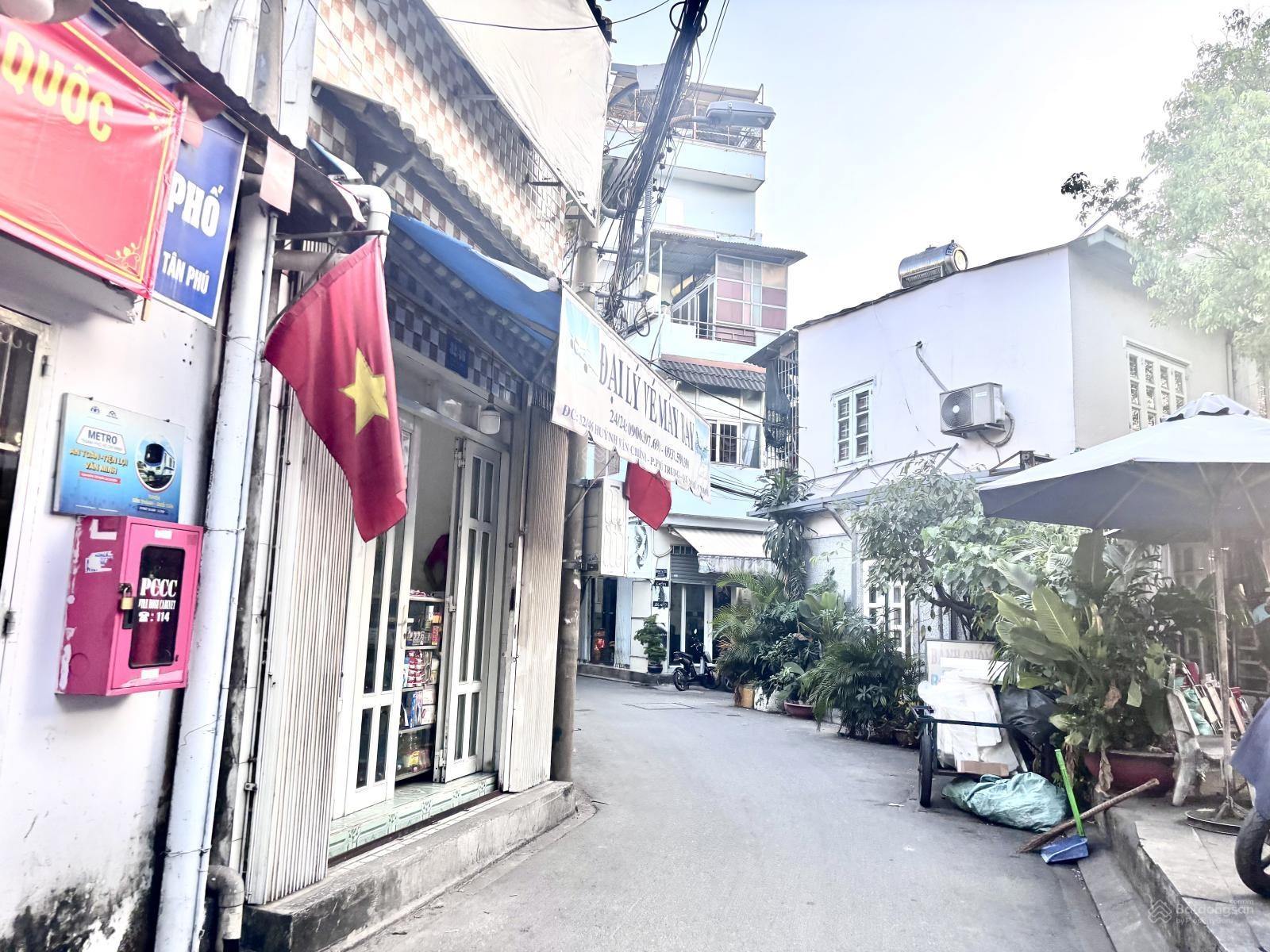 Nhà mới đẹp 3 tầng Kênh Tân Hoá, ngay chợ, hẻm nhựa 5m thông, giá 2,3 tỷ TL