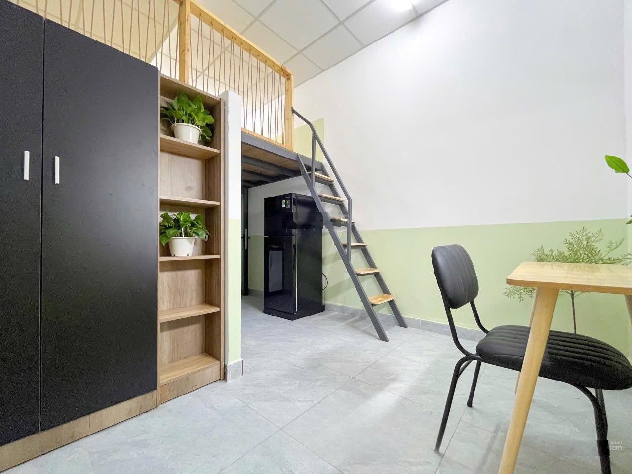 Chính chủ thuê phòng có gác - thang máy ngay Quang Trung - gần công viên Làng Hoa.