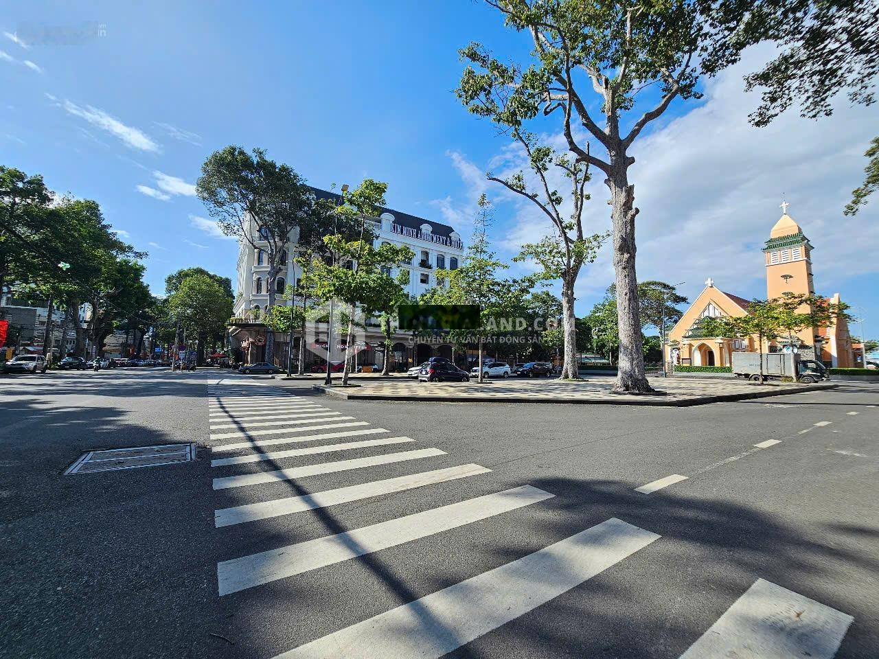 Bán căn nhà hiếm tại đường trần hưng đạo, p1 ( dt: 105m2) + 1tr2l + gần biển bãi trước giá tốt