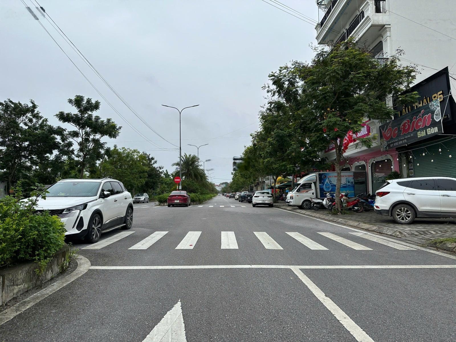 Biệt thự góc 2 mặt tiền view hồ trung tâm Phố Thắng, Hiệp Hòa, BN 160m2 giá thỏa thuận