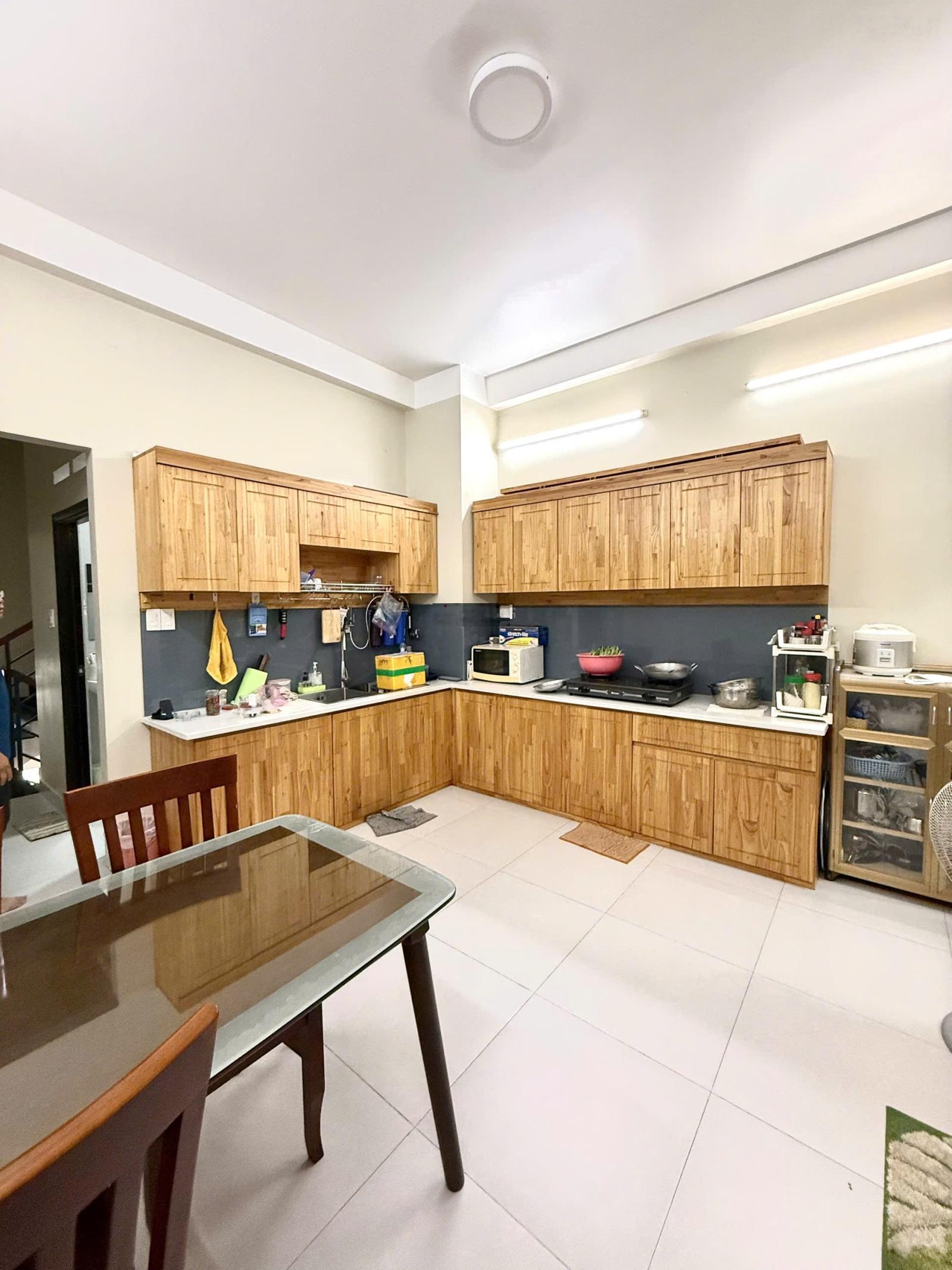 Bán nhà mặt tiền đường vương văn huống,an lạc a (4 x 20m x 4 tầng) 11,1 tỷ tl