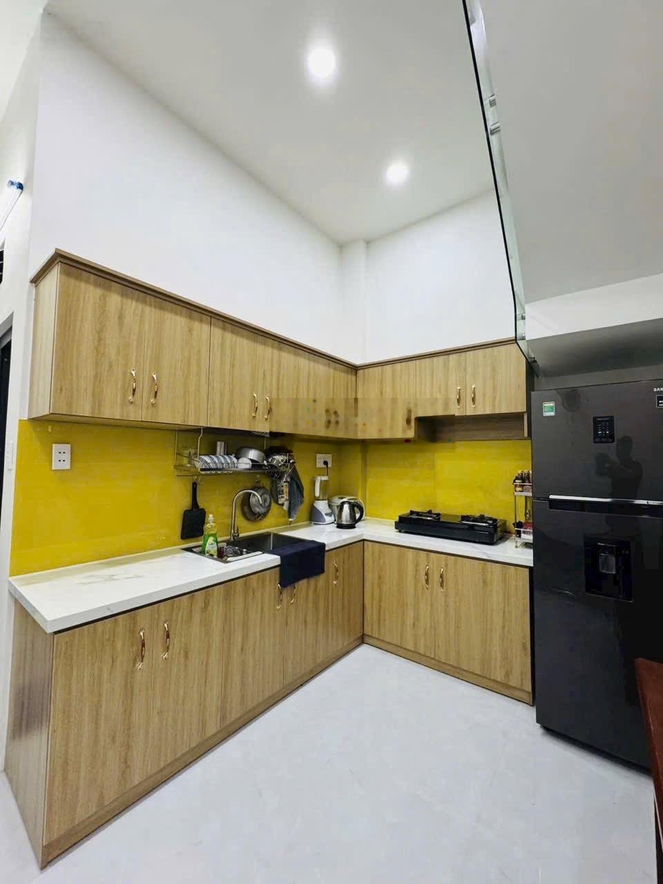 Nhà đẹp đón tết 4-10m 1 lầu 2pn 2wc hẻm 5m sát khu celadon city nhộn nhịp