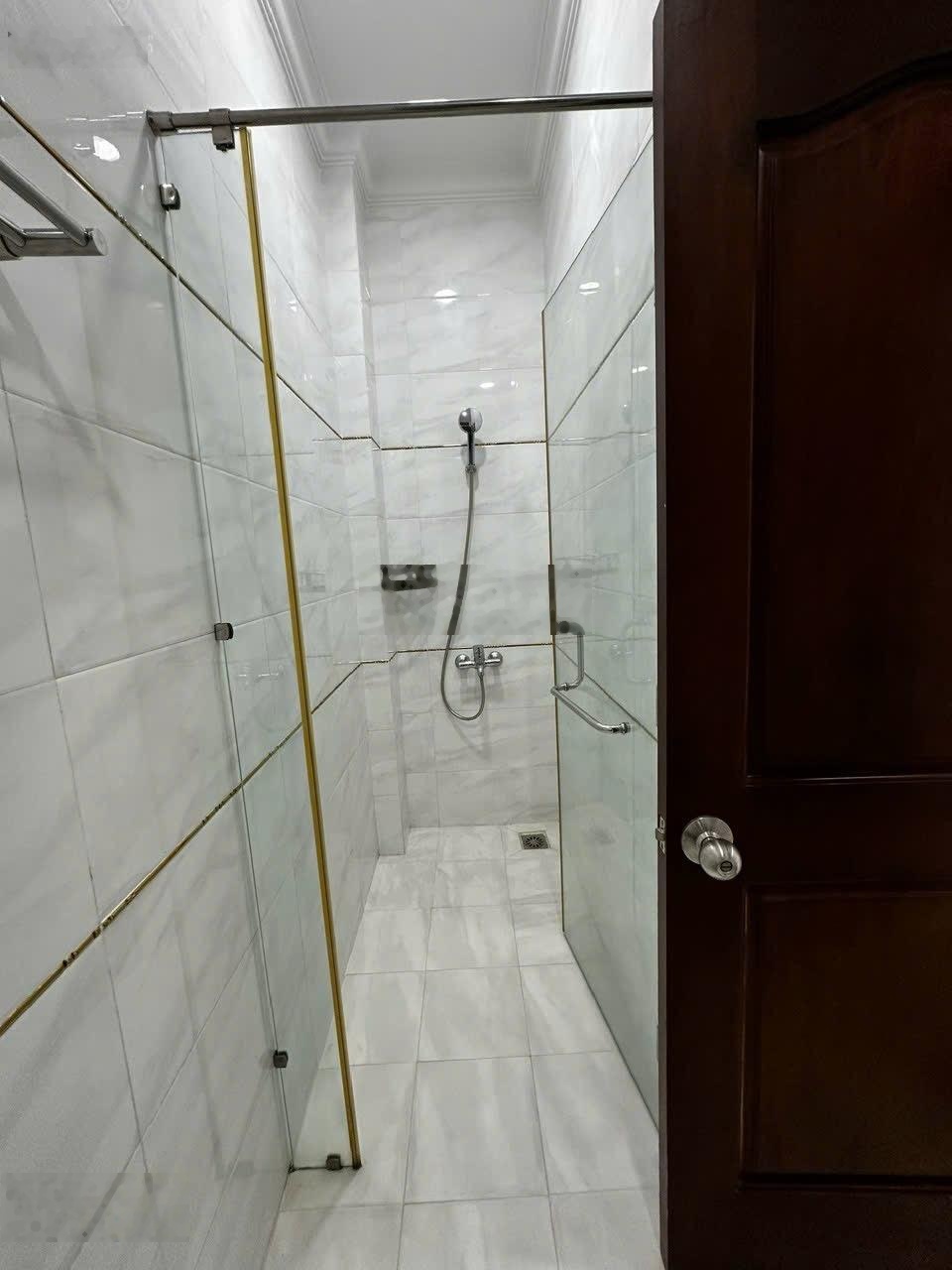 Cho thuê nhà mặt tiền Bắc Sơn - Vĩnh Hải, Nam Nha Trang DT: 108,9m2 ngang 5m đường 16m