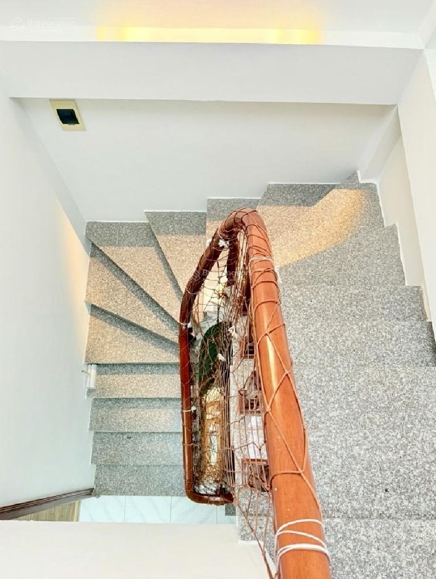 Nhà đẹp Hoàng Mai 5 tầng - 21m2 - 6,1tỷ - gần hồ Đền Lừ - full nội thất - ở ngay