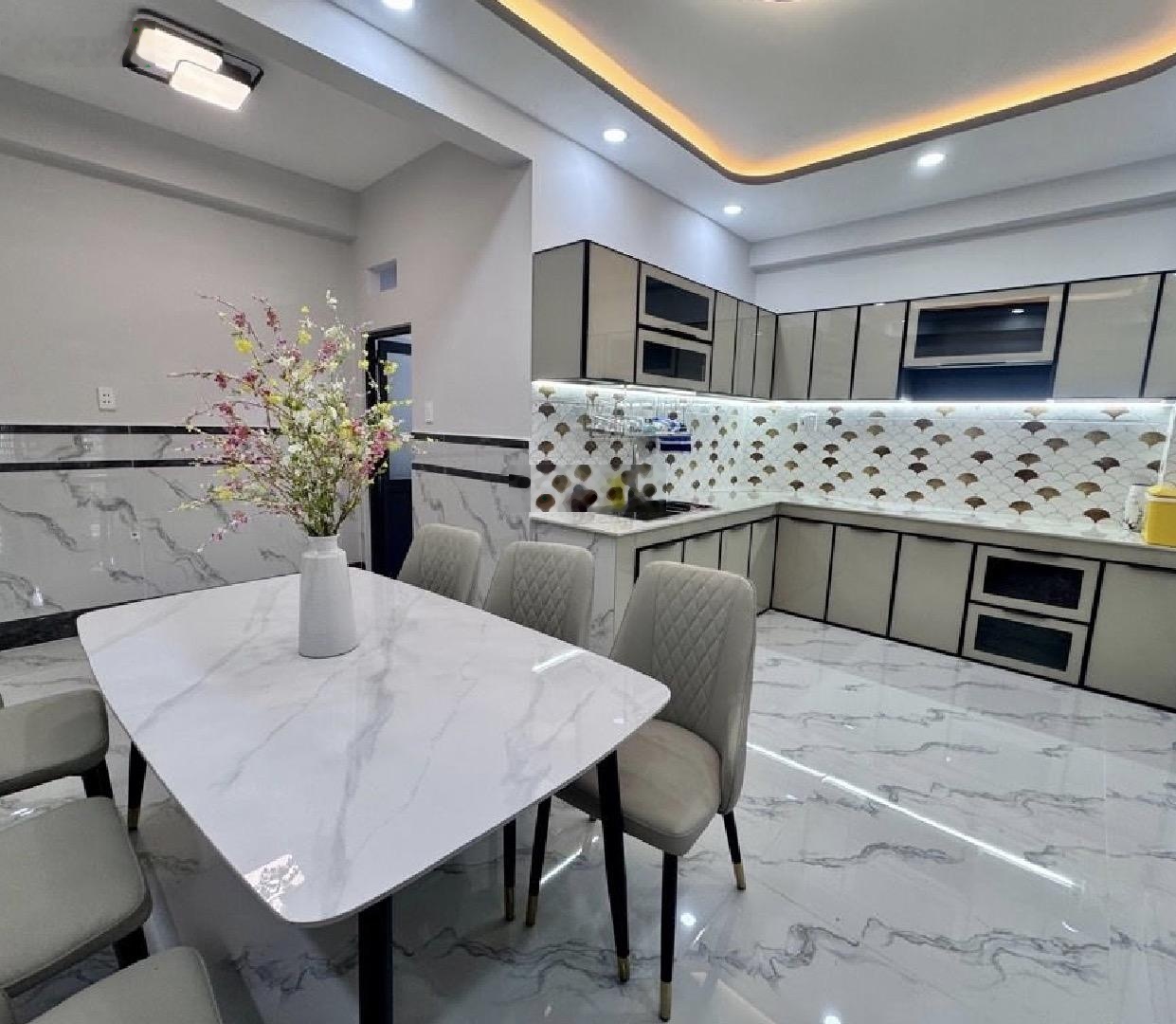 Bán nhà tô ký lô góc 2 tầng 100m giá tốt 5,95 tỷ