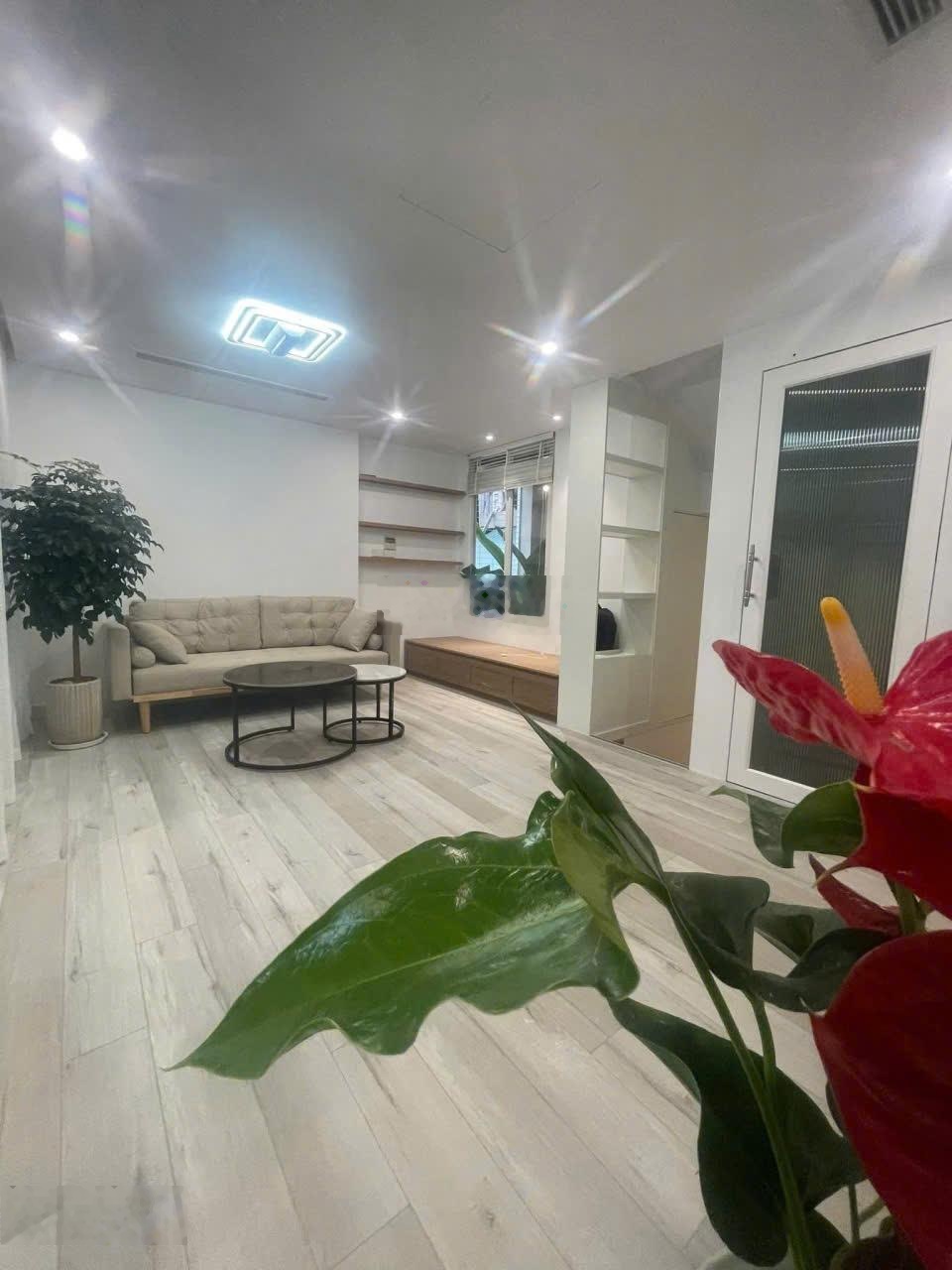 Bán nhà phố Thành Công: Nhà mới, thang máy, full đồ, giá hấp dẫn - 11.8 tỷ