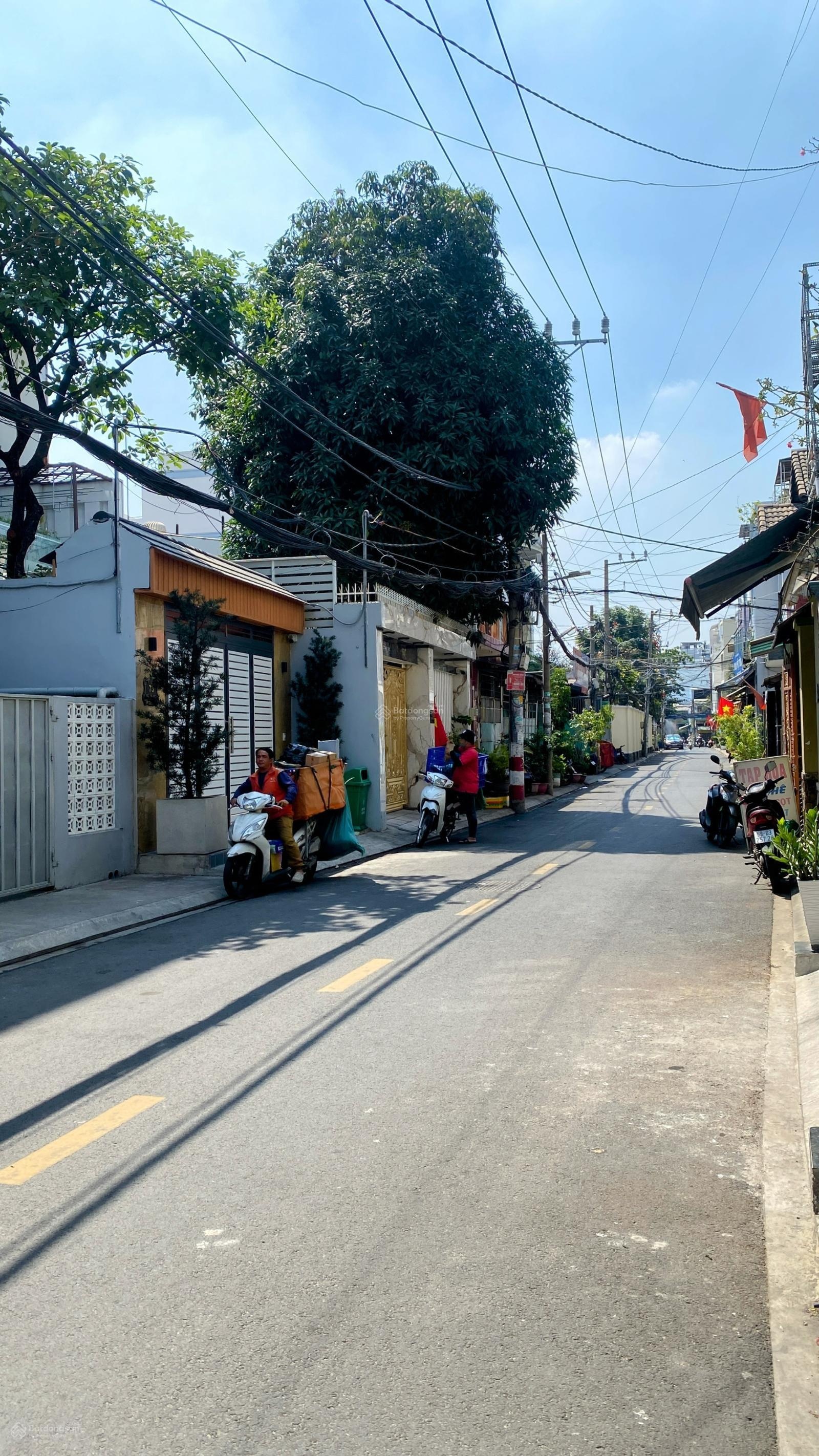 Nhà đẹp đường Kênh Tân Hóa, ngang 4,2m dài 12m nở hậu, 3 căn ra hẻm xe hơi, chỉ 6,1 tỷ