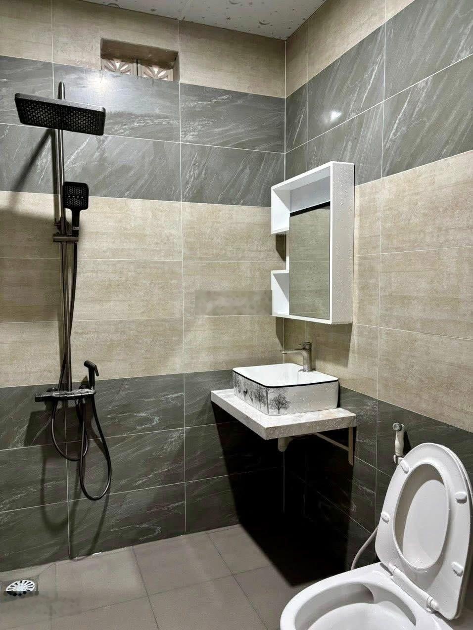 BÁN NHANH 1 căn NHÀ MỚI TINH, Khu Memory, P Phước Nguyên, Tp Bà Rịa, DT: 92m2, giá 5.4 TỶ TL