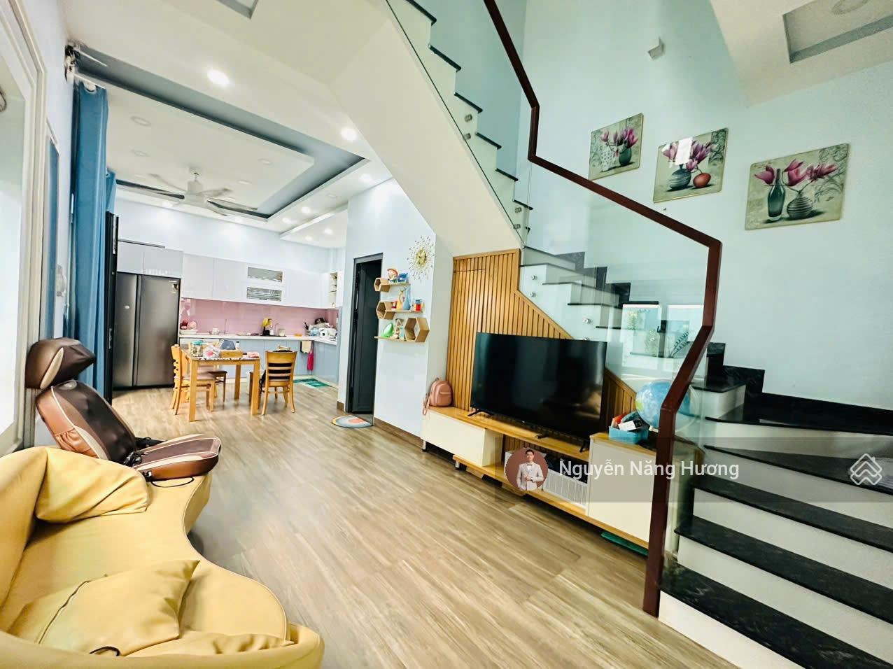 Nhà 3 tầng góc 2 mặt tiền đường Số 7 Hoàng Diệu 2 - DTCN 5.25 x 15m vuông đẹp - giá siêu tốt