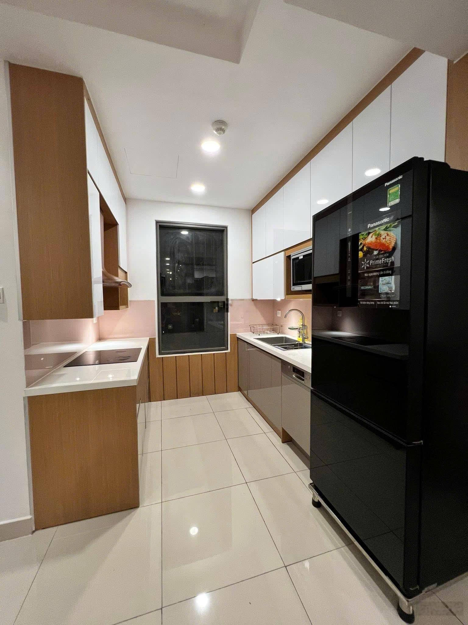 3 phòng ngủ view sông 96m2, tầng cao đón nắng sáng, nội thất đầy đủ, giá 25 triệu, The Sun Avenue