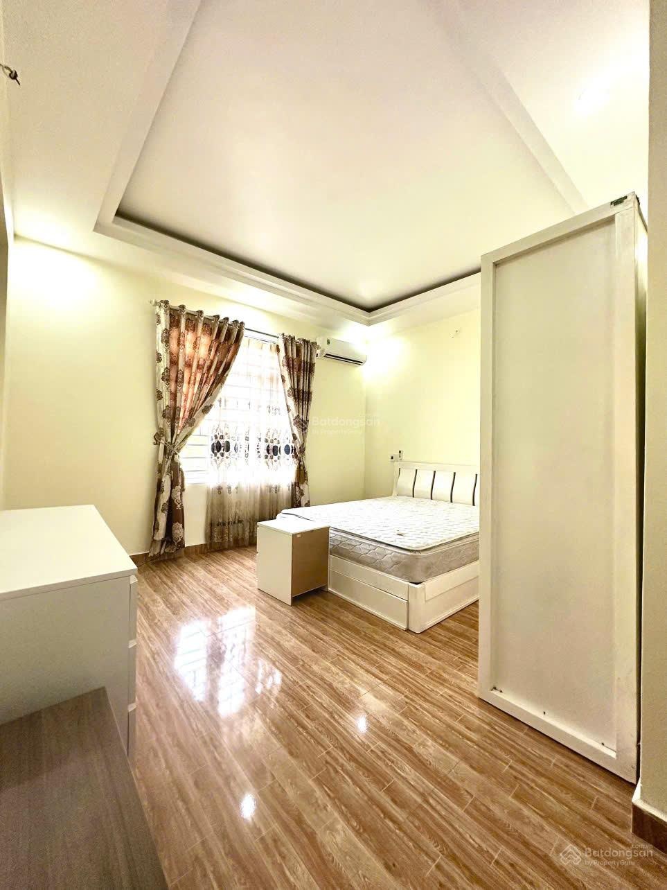 Cho thuê nhà khu phân lô Văn Cao, DT: 70m2, 4 p. Ngủ full đồ