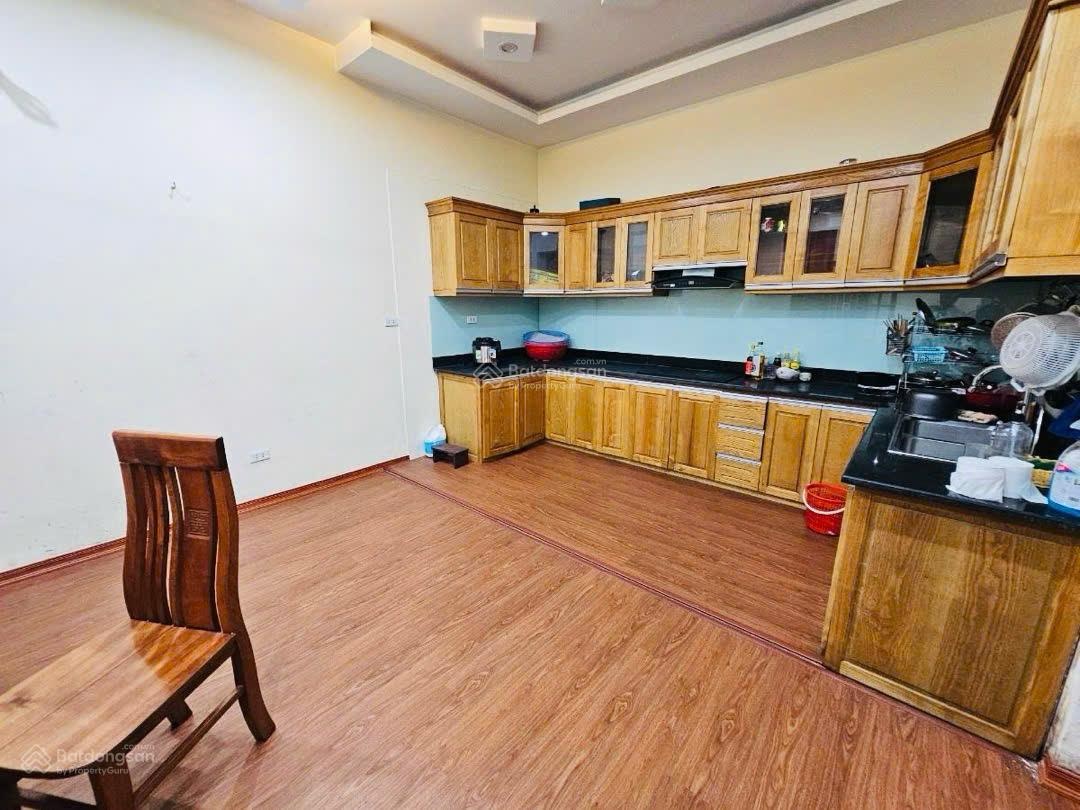 Bán biệt thự nhỏ Lạc Long Quân 93m² 5 tầng, mặt tiền 7.1m ô tô vào nhà giá phù hợp ở hoặc cho thuê