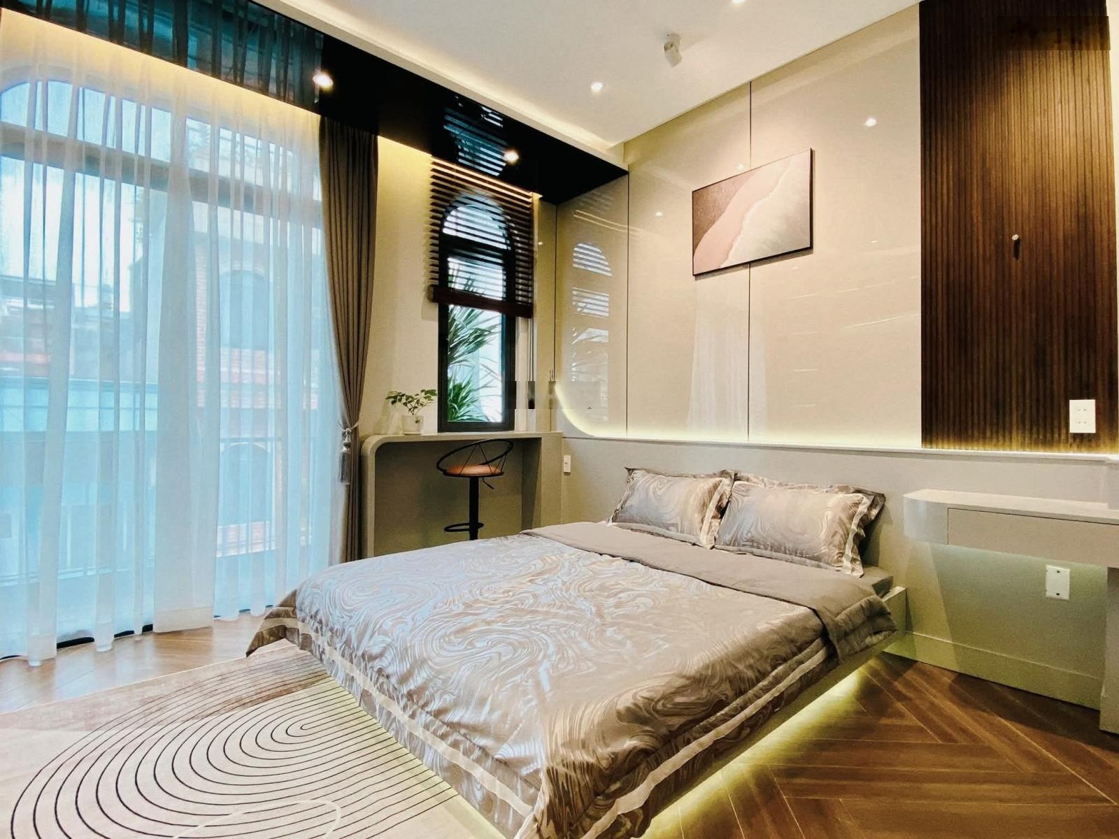 Bán nhà Lê Văn Quới Bình Tân 4x15m 5 tầng full nội thất, đường xe hơi, ngay khu 4 xã