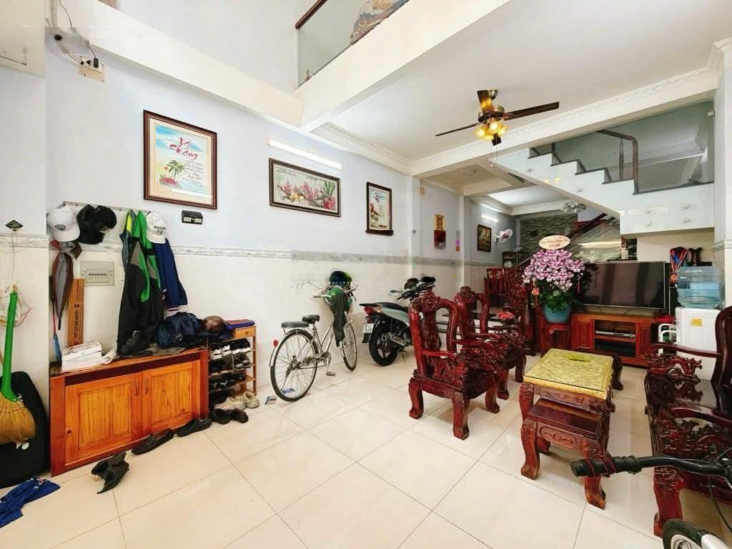 Quận 7- 11,8tỷ- nhà 4 tầng- ô tô đỗ cữa- 51,5m2, 1trệt+ lửng+ 2 lầu- 5pn, 5wc- nội thất cao cấp