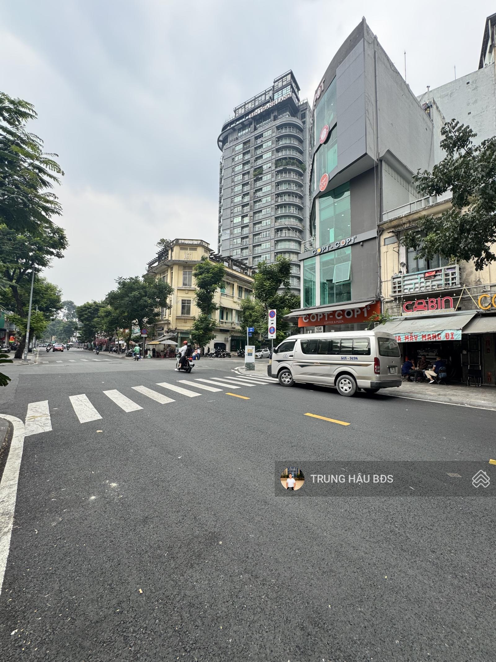 Độc Quyền Bán Nhà Mặt Tiền Lê Thị Hồng Gấp Quận 1 - DT 12 x 20m - 4 Tầng - Giá 150 Tỷ