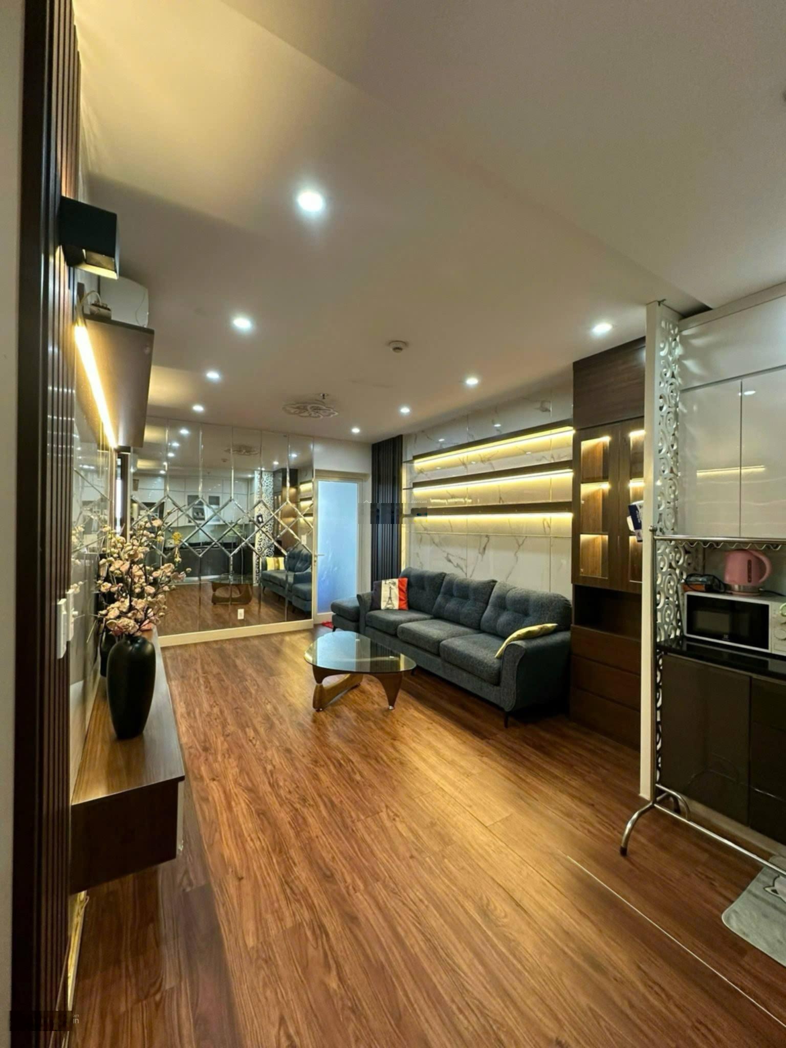 Cho thuê căn hộ shp giá 9tr/ tháng, bao phí quản lý.