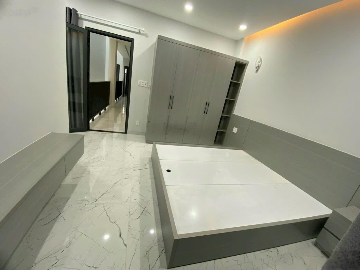 Cho thuê nhà mặt phố 330m2, 4 tầng, chính chủ