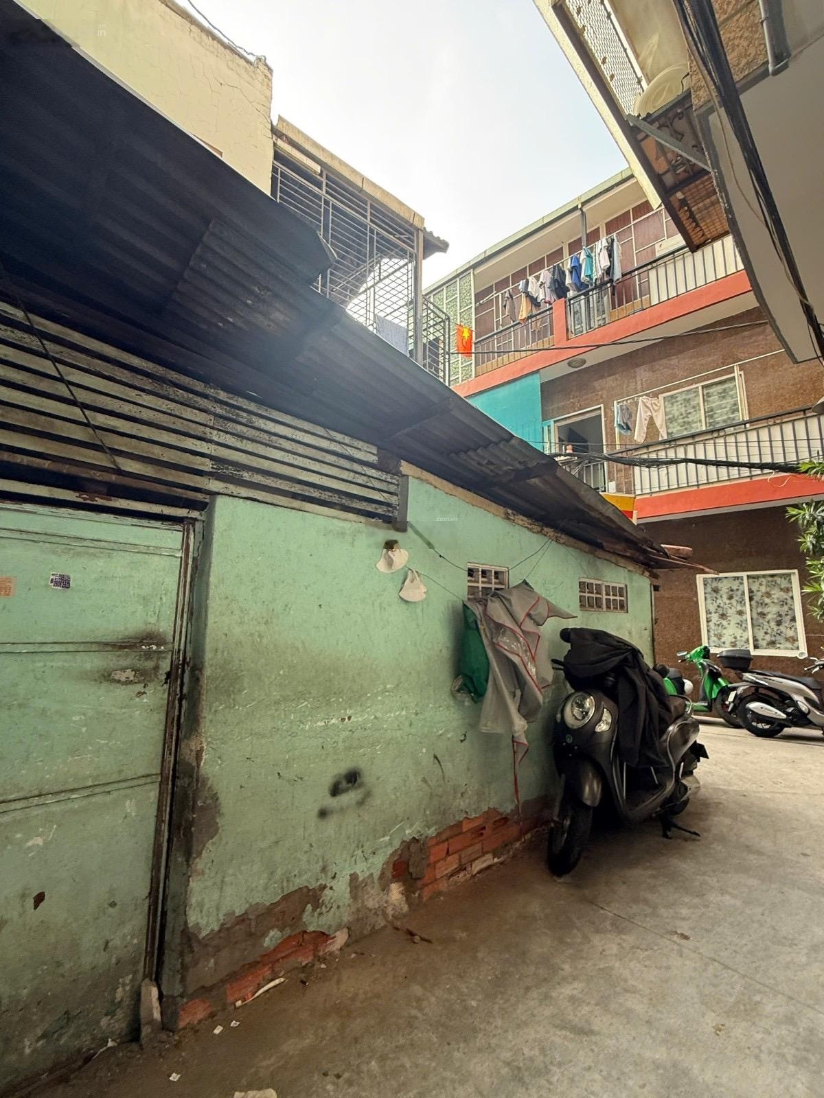 Lô góc c4 - 2 mặt hẻm đề thám quận 1 17m2 - 6m ra mat tien - gần bùi viện - tặng gpxd 4 tầng