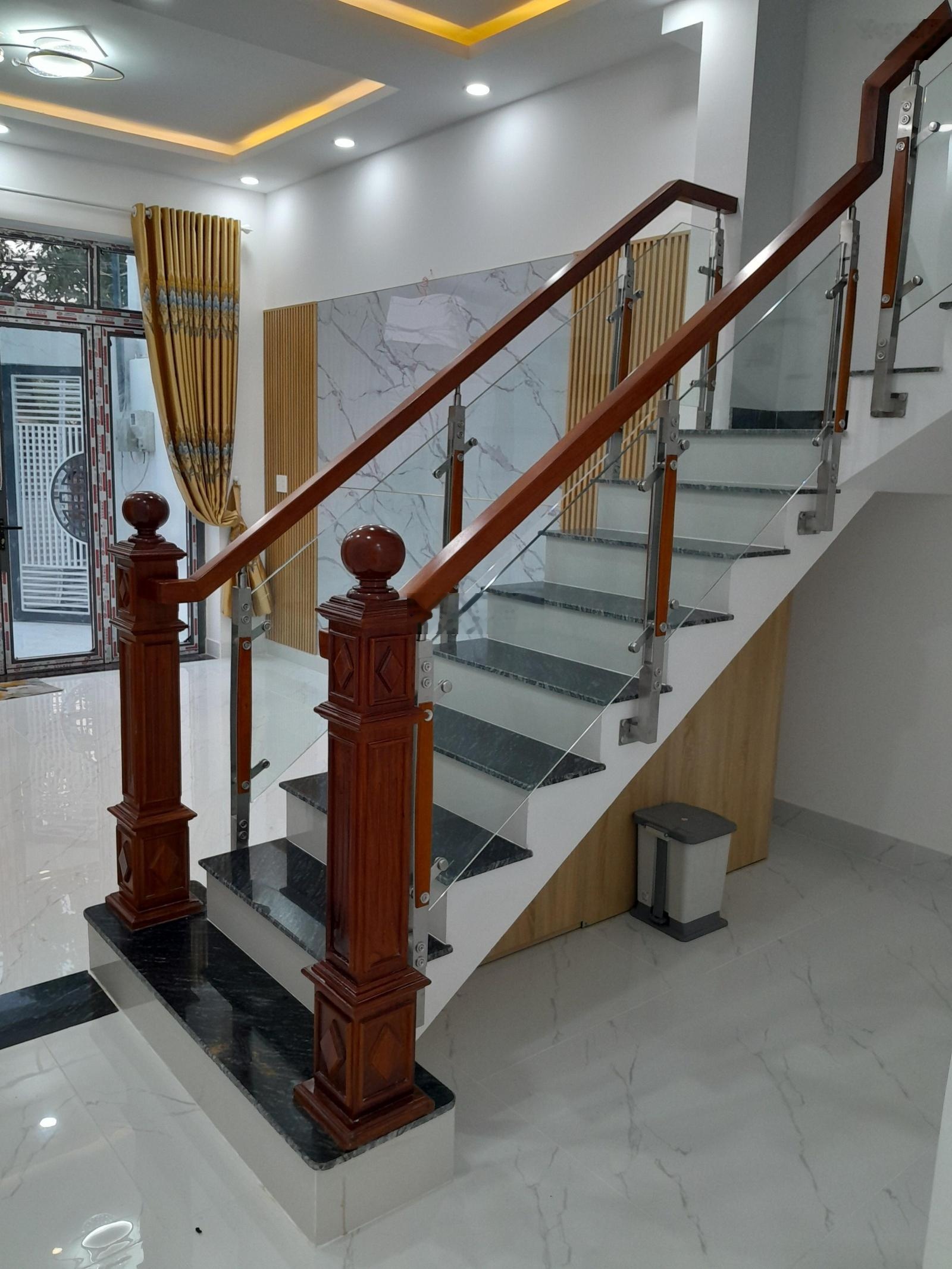 Nhà mới xây 2 tầng sạch đẹp ở ngay, 1/ hẻm ôtô đường Tân Xuân 1