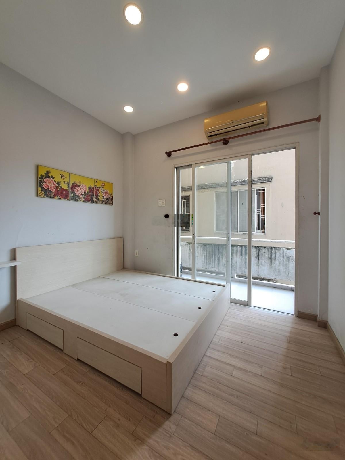 Bán chung cư tại Bùi Viện, 5,95 tỷ, 62m2, 2PN, 1WC, sổ hồng giá siêu hời cho thuê 20tr/tháng