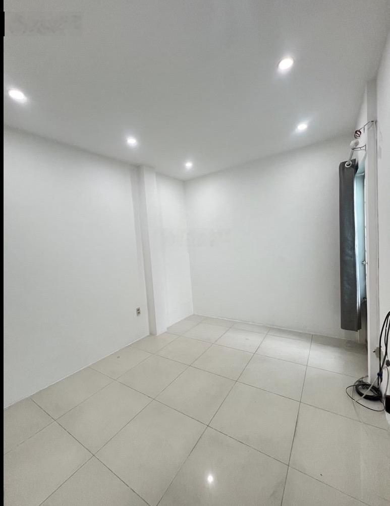 3.95 tỷ - hẻm xe hơi - bùi đình tuý - 4 tầng - 2 pn - ngay chợ bà chiểu