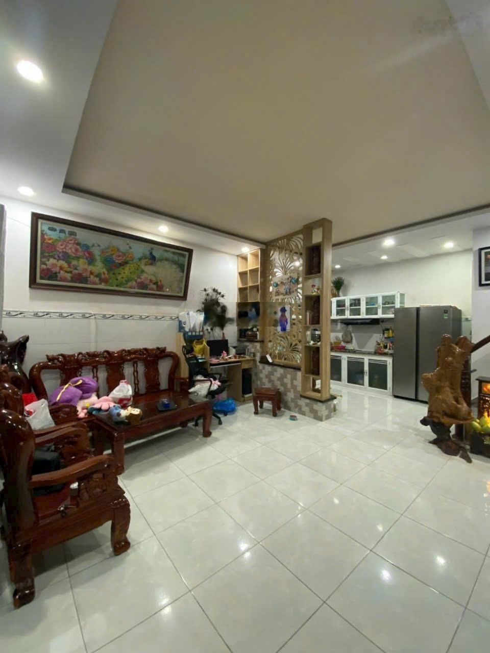 Nhà 2 tầng Đào Văn Tiến, P Vĩnh Hải, cách đường ô tô 40m. Giá: 3,550 tỷ.