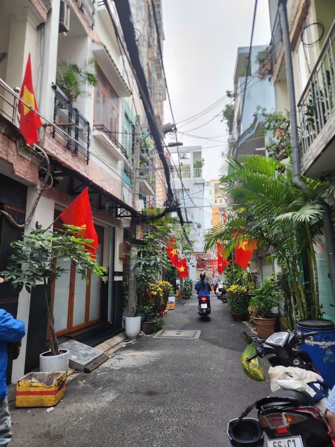 Hàng hiếm còn sót lại, HXH gần MT Phan Xích Long, tiện ích 100 bước chân cái gì cũng có. 8.48 tỷ TL