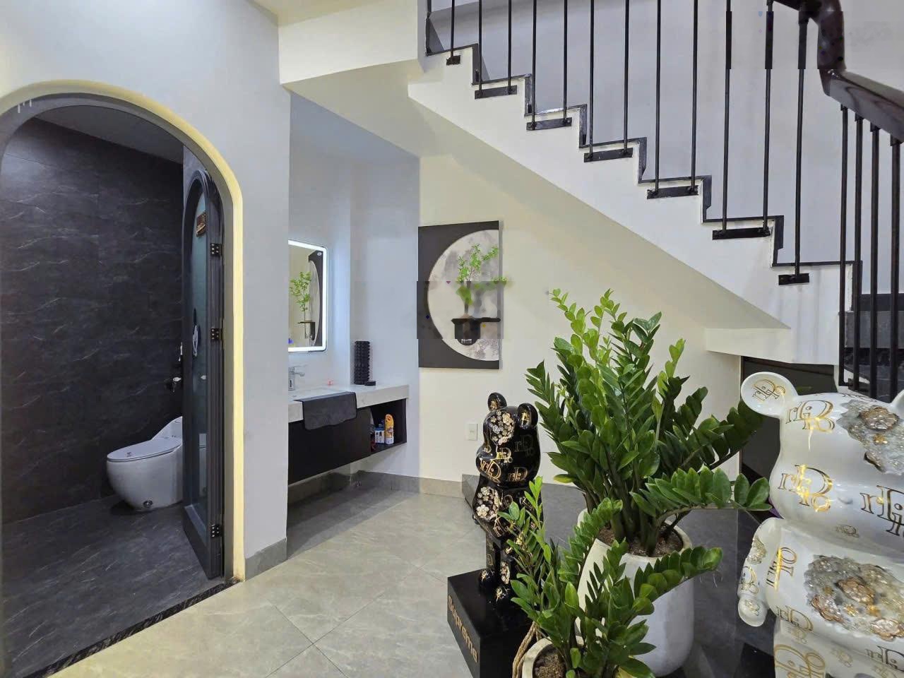 Cần ra nhanh nhà nguyễn công trứ khu kinh doanh sầm uất giá tốt 5,x tỷ