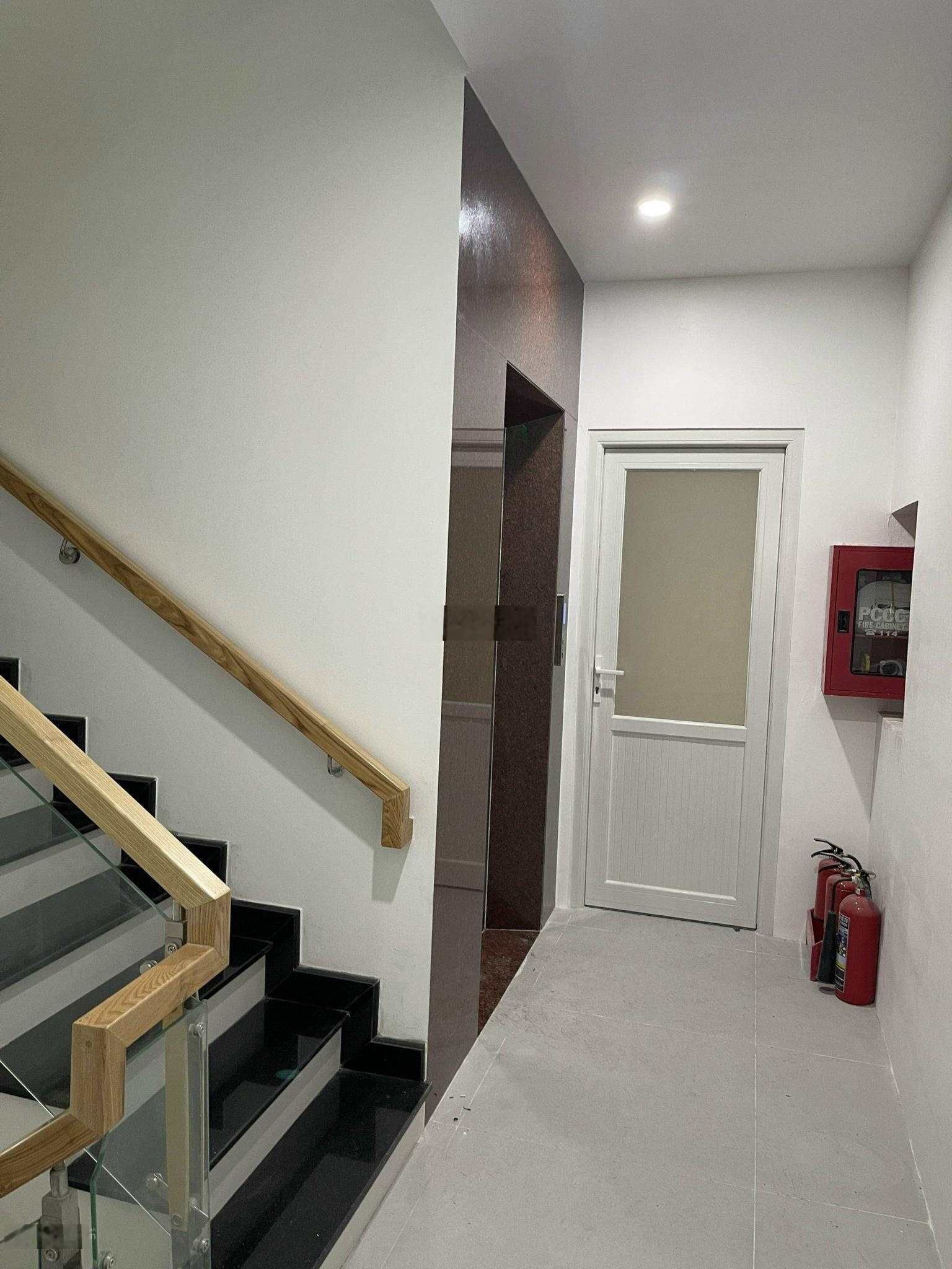 Cho thuê văn phòng 121-121a Nguyễn Văn Lượng, 120 triệu, 900m2, 6 tầng, 12WC