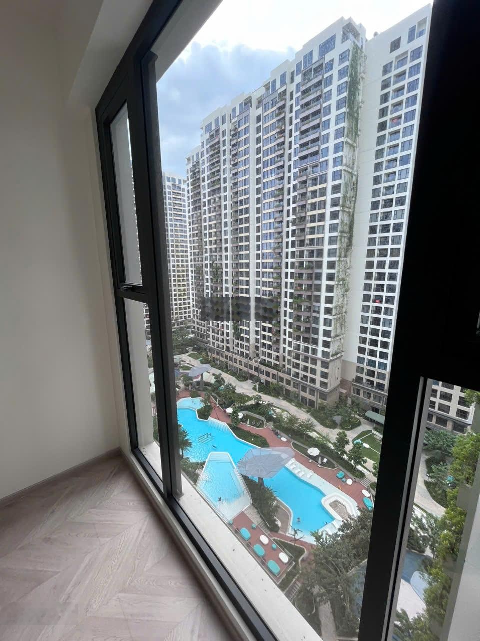 2PN góc tòa C, view trực diện hồ bơi - bán 4,5 tỷ - Sẵn Sổ Đỏ, bán gấp trước Tết