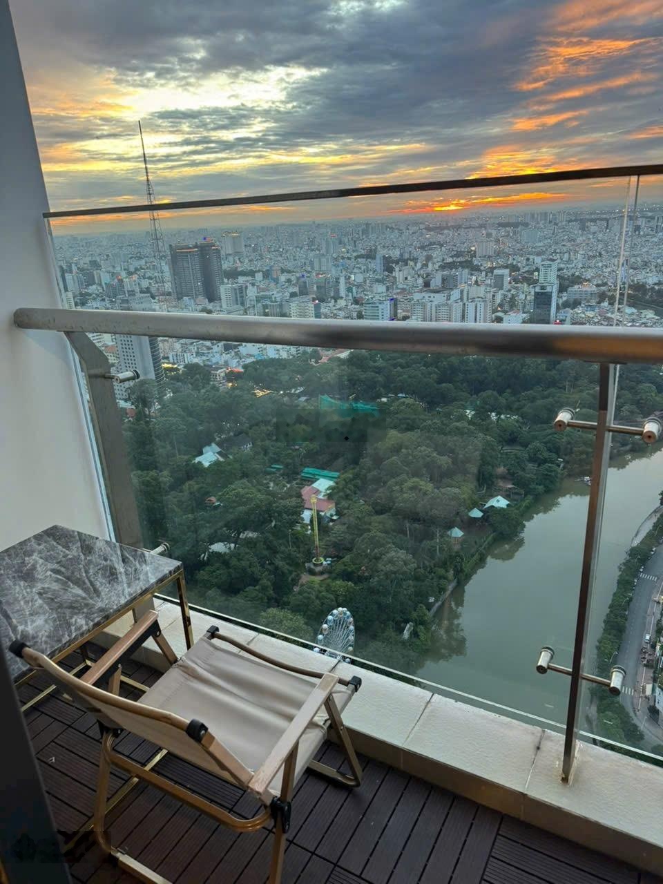 Bán 3PN 110m2 A14402 tại vinhomes golden river ba son, 26 tỷ sổ hồng nội thất cao cấp 0906322053